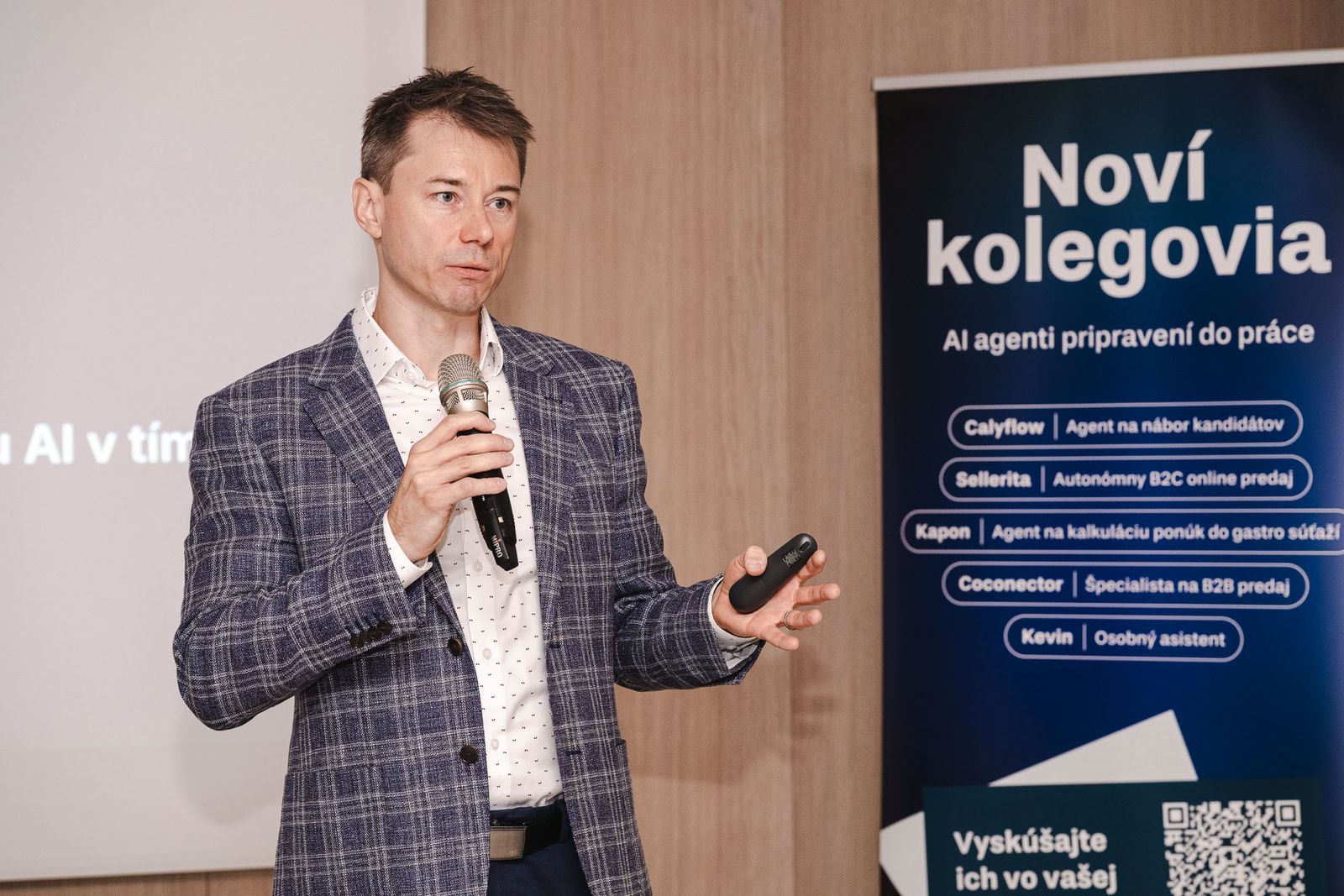 Michal Juhás presenting next to a roll-up of AI agents